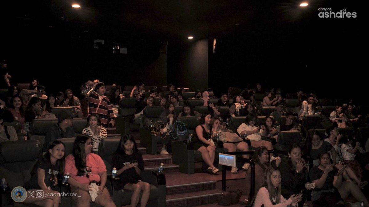 aoashdres_'s tweet photo. 100 Reasons to Smile at SM Aura 🥹🫶🏻

Our week of block screenings ended in full bloom! 💐 One hundred flowers were given to Luna and Raffy, thanks to the dedication of our Amigas and the love of everyone who joined us. 🥀🍃

Maraming salamat, Aura! Let’s continue to let Minamahal bloom brighter and stay longer in cinemas! 🌱✨

#MinamahalMovie 

#AshDres #AshDresVille | #AshtineOlviga #AndresMuhlach