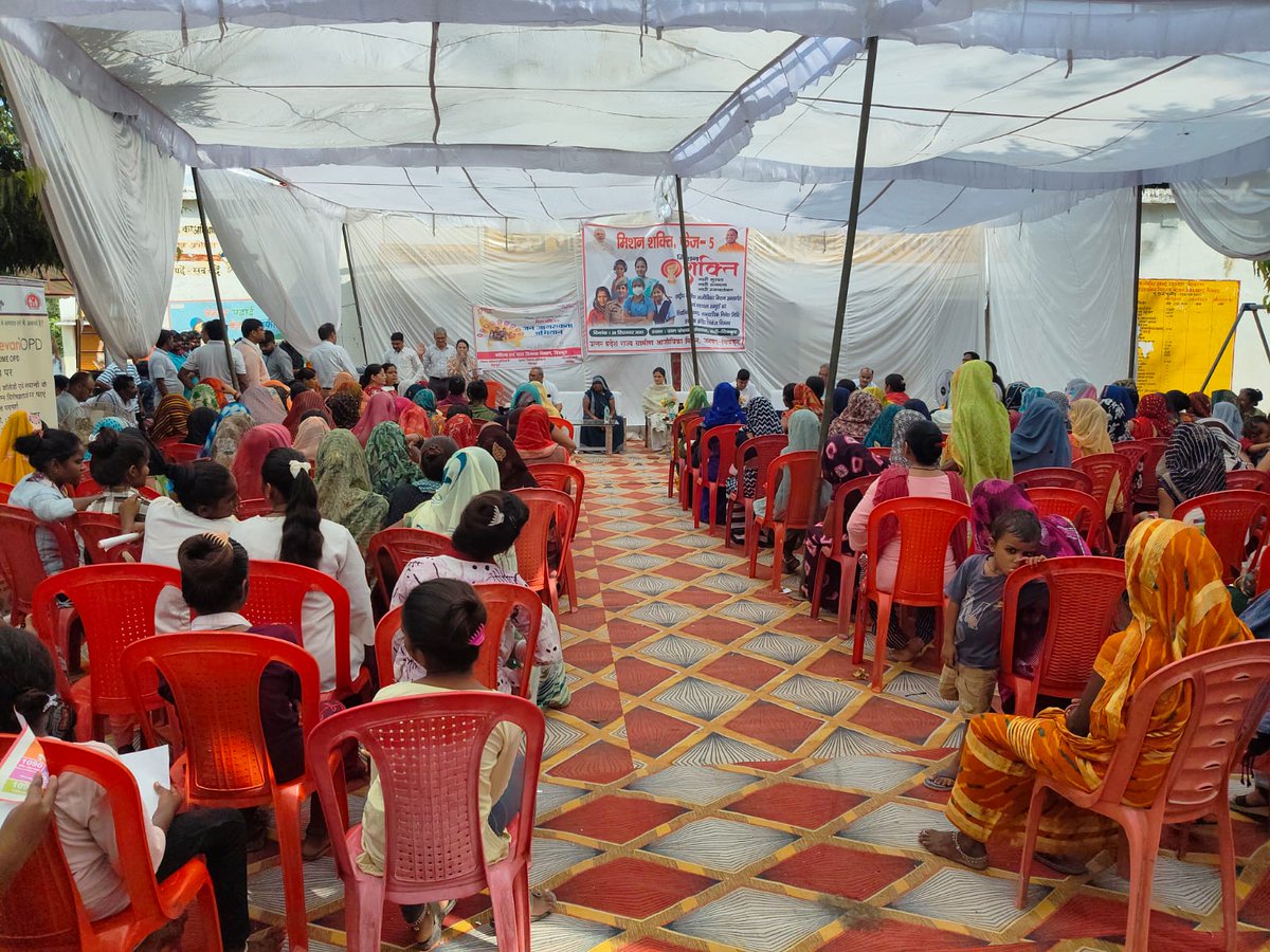 #मिशनशक्ति 5.0 अंतर्गत लोढ़वारा विoखo कर्वी मे स्वयं सहायता समूह सदस्यों की गोष्ठी कार्यक्रम के आयोजन समूहों को धनराशि का वितरण किया गया। साथ ही 2 महिलाओं की गोदभराई भी करायी गई। ।#मिशन_शक्ति 
#Chitrakoot #UPCM #चित्रकूट #मिशन_शक्ति_अभियान_5 #मिशन_शक्ति_फेज़_5 #MissionShakti5