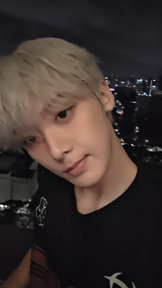 ddana_think's tweet photo. 오늘 진짜 왜케 잘생김?!?! #윤산하 https://t.co/YoMLbkmY9Q