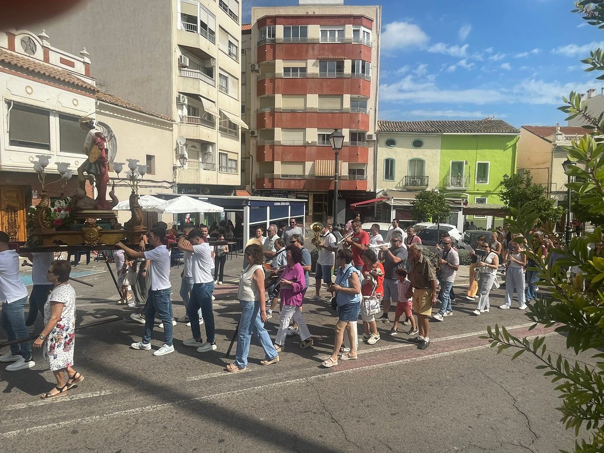 ↗️⛪️ Ja hem pujat a #SantMiquel a la nostra ermita 🥁 Gràcies a la @jmvegilet, #ConfrariaSantMiquel, @clavariessesgilet2026 i tots i totes els que mai falleu 🫶

#GiletÉsTradició #GiletÉsComboi