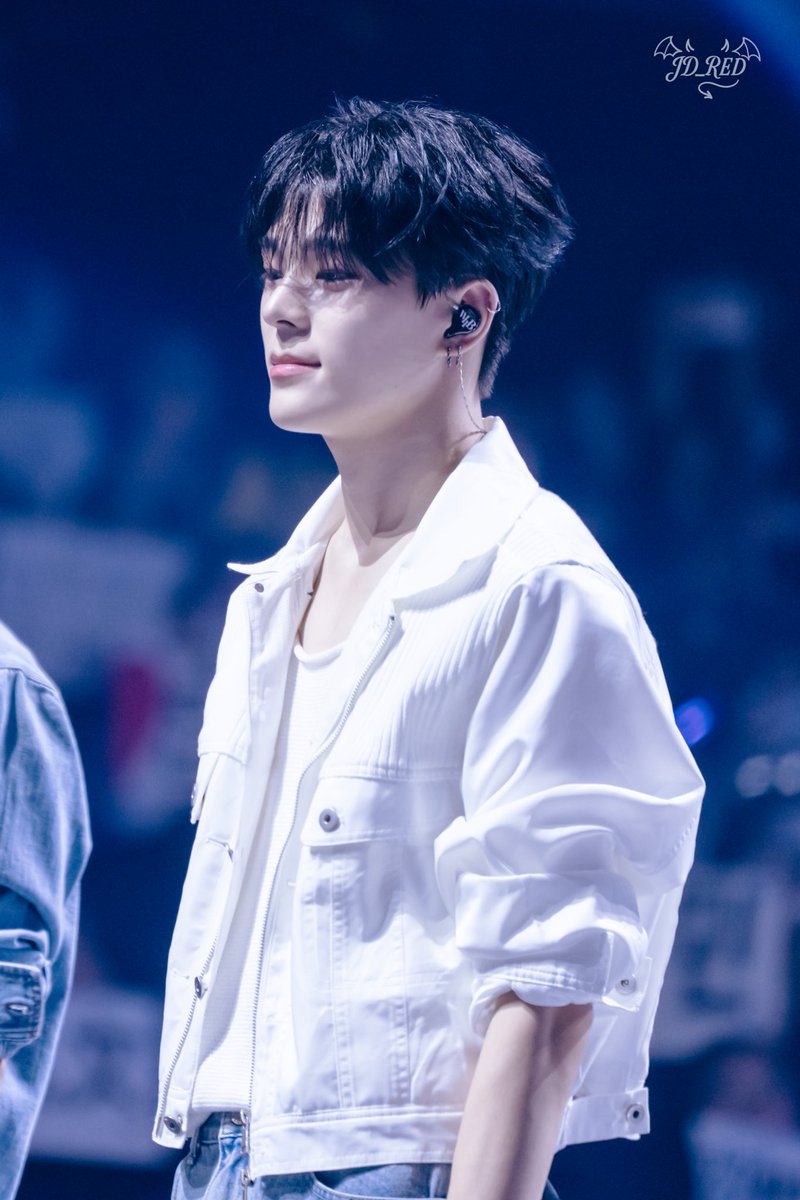 JMenrouge1231's tweet photo. 250925 Boys II Planet Final
오늘도 파이팅！

#김준민 #KIMJUNMIN #제이더 #JAYDER
#BOYS2PLANET #보이즈2플래닛 #보2플 #보투플 https://t.co/dgoSVw6Lwt