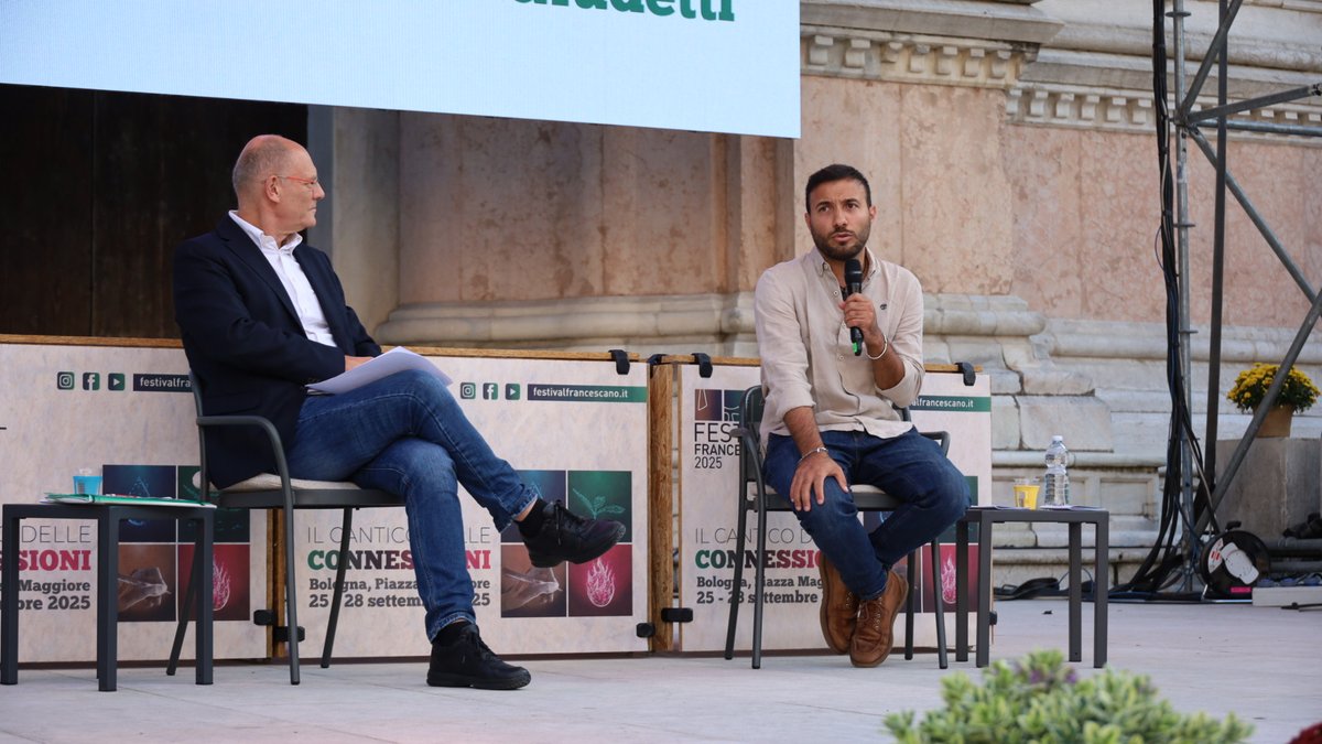 L'intelligenza artificiale a Gaza? Noi abbiamo due droni sopra di noi H24, uno di sorveglianza e uno pronto ad attaccare mosso da IA.

Si bombarda un palazzo e poi quando arrivano i soccorsi si bombarda nuovamente. 

Gennaro Giudetti

#ilcanticodelleconnessioni