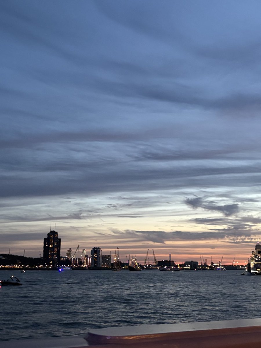 Hope Sunday is treating you well🍀prepare for a great - as can be - new week🍀thank you for you🍀take care