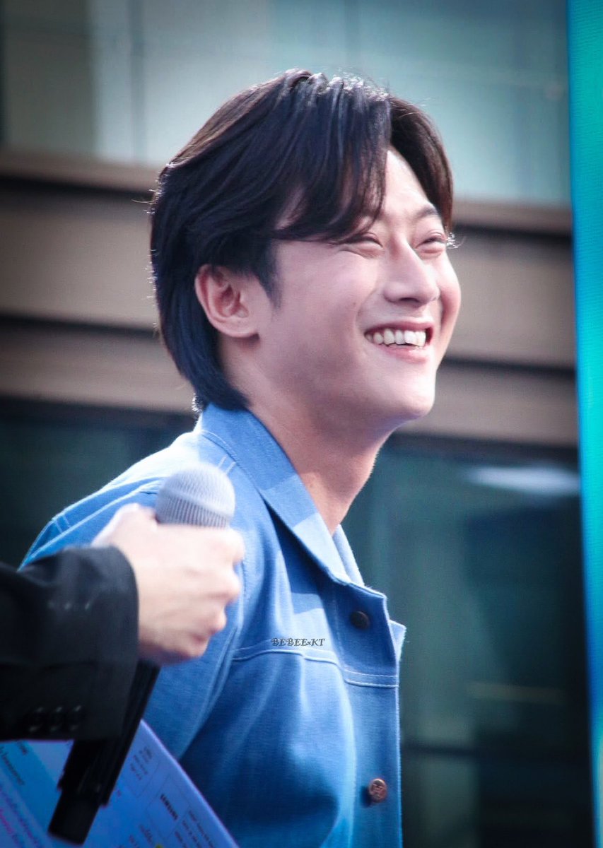 น่าจะเป็นรอยยิ้ม ที่ดองไว้ แล้วยังไม่เคยลง 🩷

ꕁ #พี่จอง ✧ #จองคยองแท ♡ #jung_kt ♡