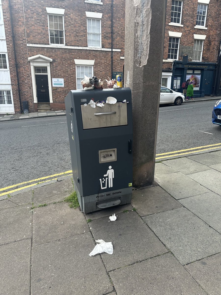 joulescrosskeys's tweet photo. Sick of seeing bin like this for the last THREE MONTHS
Have reported it and NOTHING has been done. This rubbish keeps drifting into our business &amp; we have to clear it up!!
Why?  @Go_CheshireWest 
I pay council tax
I pay business rates
Do your job!!!
@ChesterBID @SamanthaDixonMP https://t.co/IsIQ0Eo3Bb