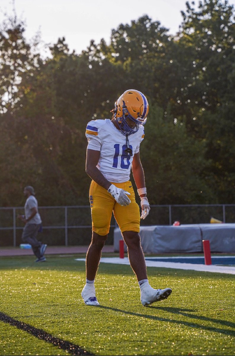 heyydoce_'s tweet photo. Mid season film 💣💢

https://t.co/p2DQDhC3AU

@WHCoachGreen 
@brooks_52 
@WPIAL_Insider 
@wpialsportsnews 
@PA_TodaySports 
@EdOBrienCFB 
@PRZVicCastillo 
@DWalls2ND 
#WPIAL https://t.co/d1JoRgqYMW
