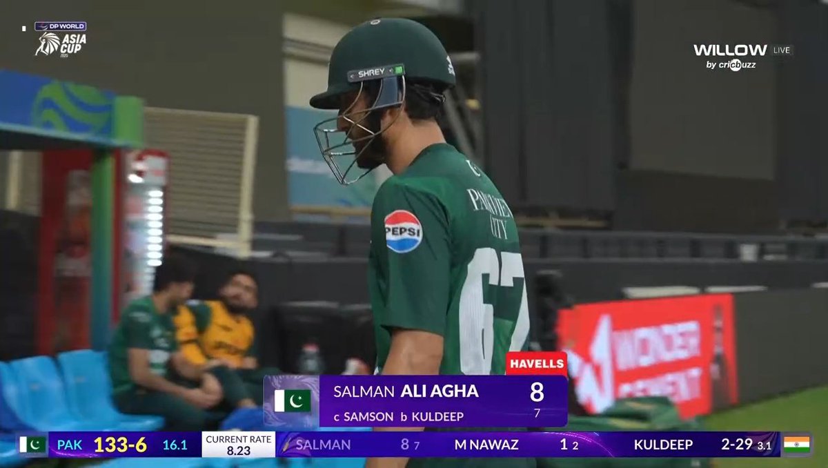 CallMeSheri1_'s tweet photo. Pakistan from 84/1 to 133/6.

This is embarrassing performance from the Pakistan batting lineup. https://t.co/an0R1LVKY6