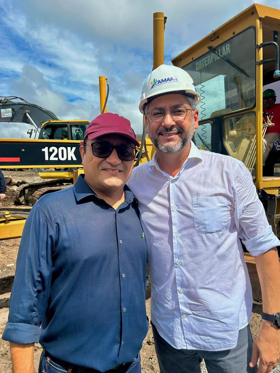 Parabéns, meu amigo Dejalma Espírito Santo! Um grande companheiro de longas datas, de muitas caminhadas e lutas, que tem feito a diferença pelo Amapá inteiro. Que venham ainda mais sucesso, saúde e conquistas na sua vida!