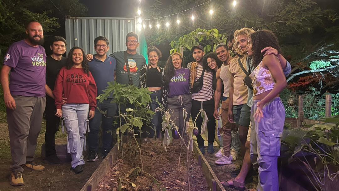 Cumplimos 5 años y así los celebramos , entre la comunidad de Vida Verde  artistas , generadores  y  creadores web3.✨🎉🎂