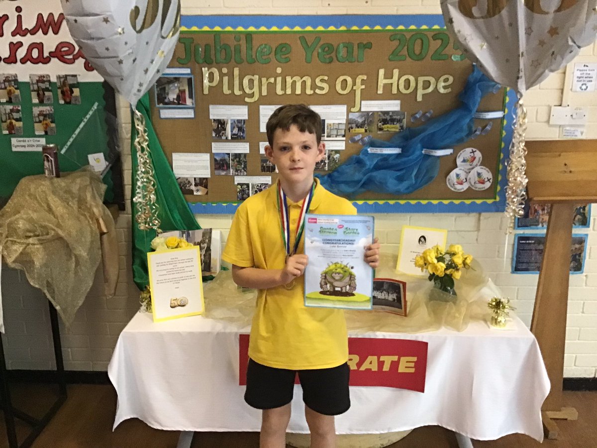 A big well done to Luke who completed the Summer Reading Challenge by reading 6 books over the summer. He also gained 1st place in the Football Lab competition ⭐️👏🏻⚽️🏅🥇📚