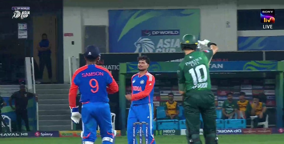 PAKISTAN 113/1 TO 134/7....!!!!!

- Kuldeep, Varun, Axar has been fantastic in the final.