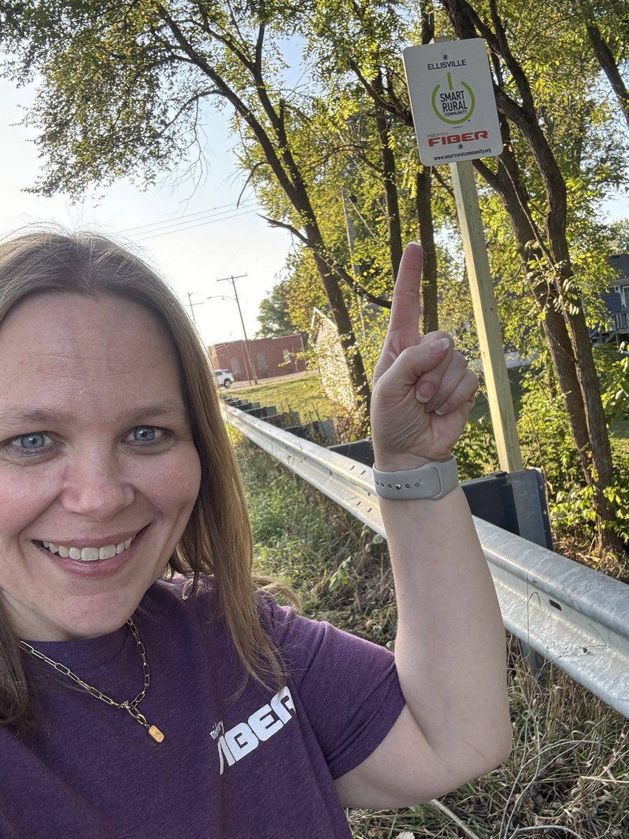 fiberfastnow's tweet image. Our Marketing Director, Bridgette Northern, paused in her tracks to snap a photo of the @NTCAconnect #SmartRuralCommunity signs just put up in Ellisville, IL. A small moment, big message. Connectivity in rural communities rely on partnerships like this!