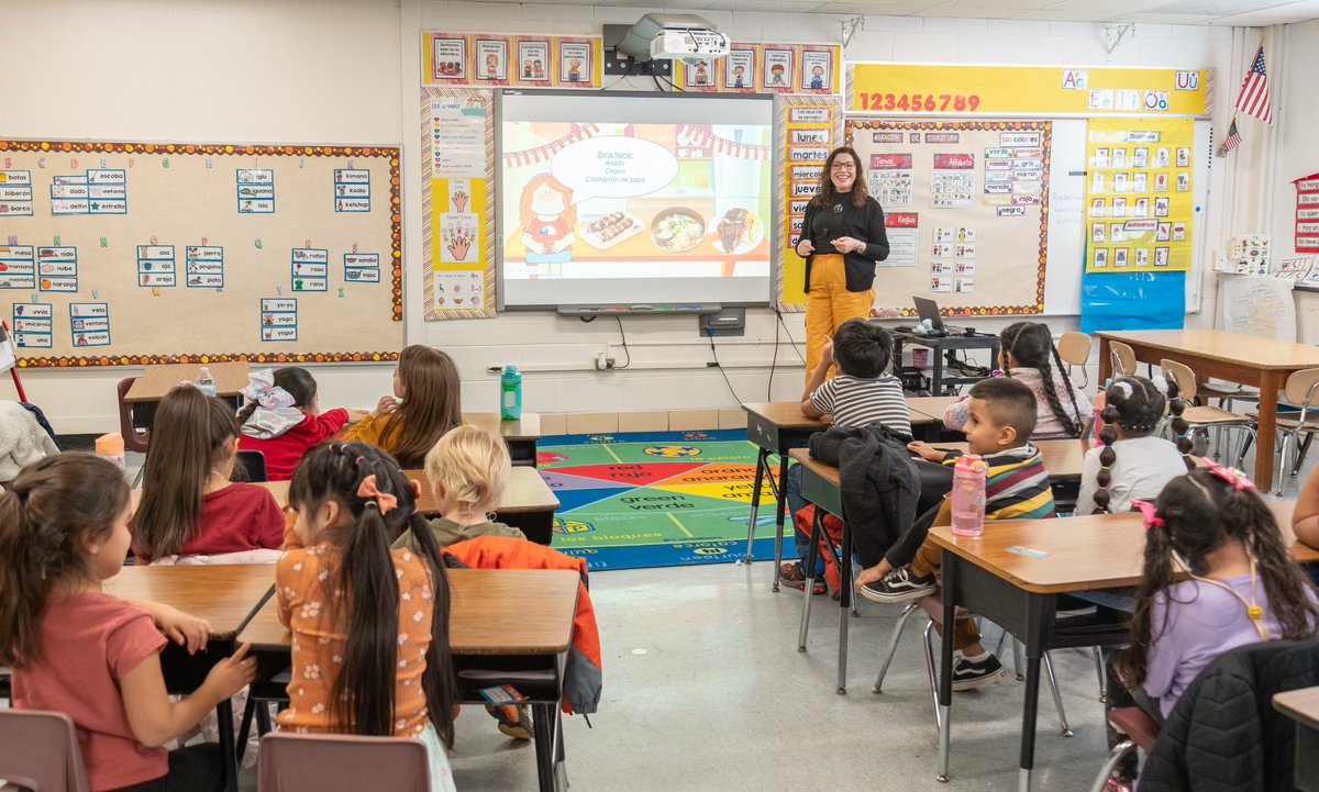 ParticipateLrng's tweet image. Bilingualism is only part of the story.

Students in North Carolina’s #DualLanguage programs are gaining the confidence, communication skills, and global awareness that employers value most.

In his @EducationNC Perspective, David Young explains how language immersion is building…