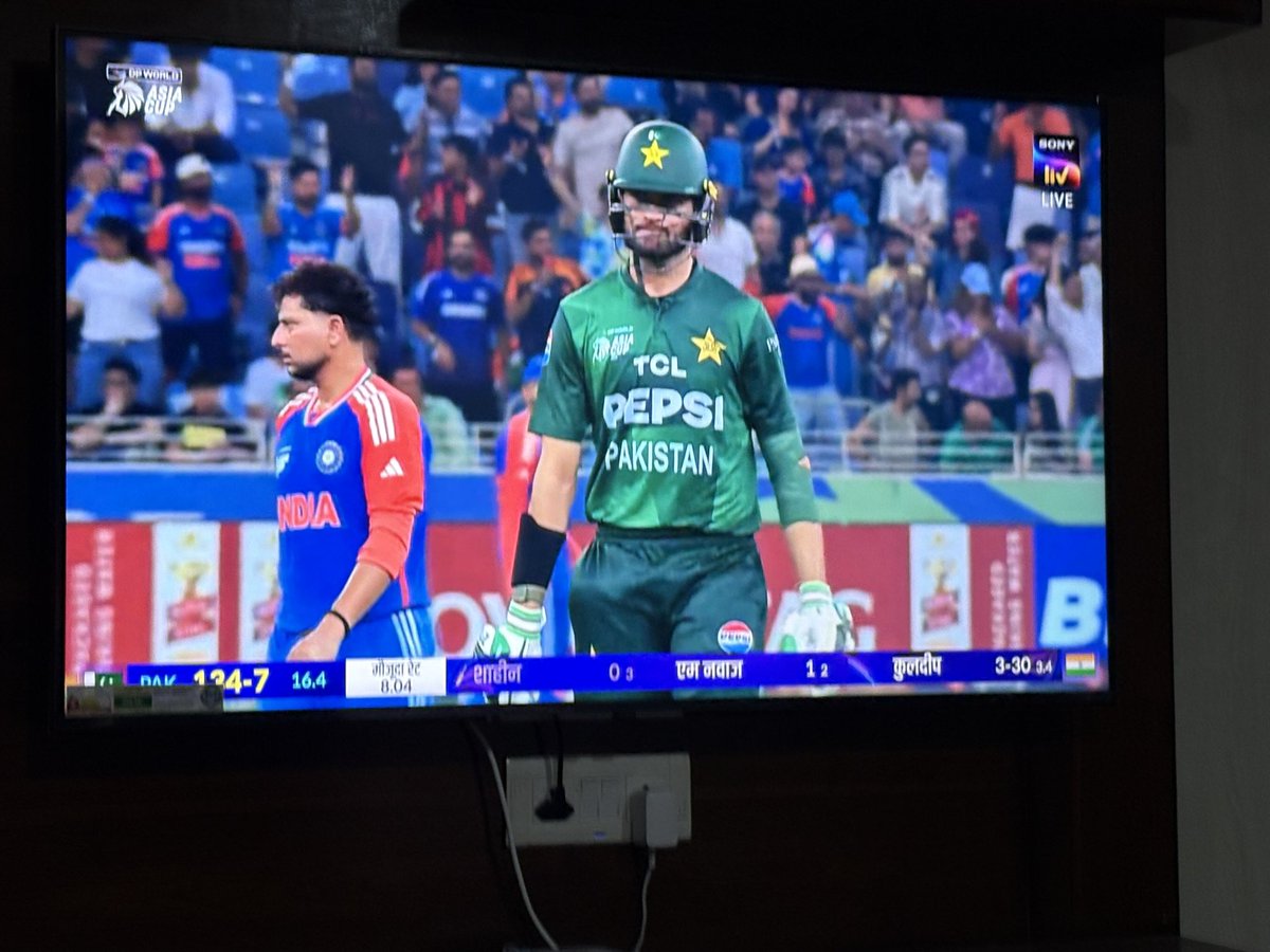 amitkgujjar's tweet image. Pakistan’s top batsman out for zero.