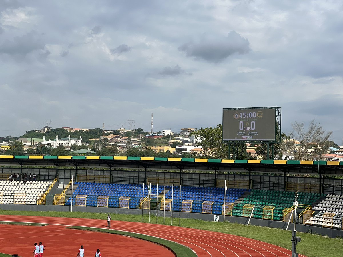 Modzerosport's tweet image. HALFTIME 

It’s stalemate here at the MKO Abiola Stadium.      
Kwara United🟡 | 0-0 | Asante Kotoko🔴

Both sides showing intent but no breakthrough yet. 

#CAFConfederationCup #Modzerosport #TrybalFootball