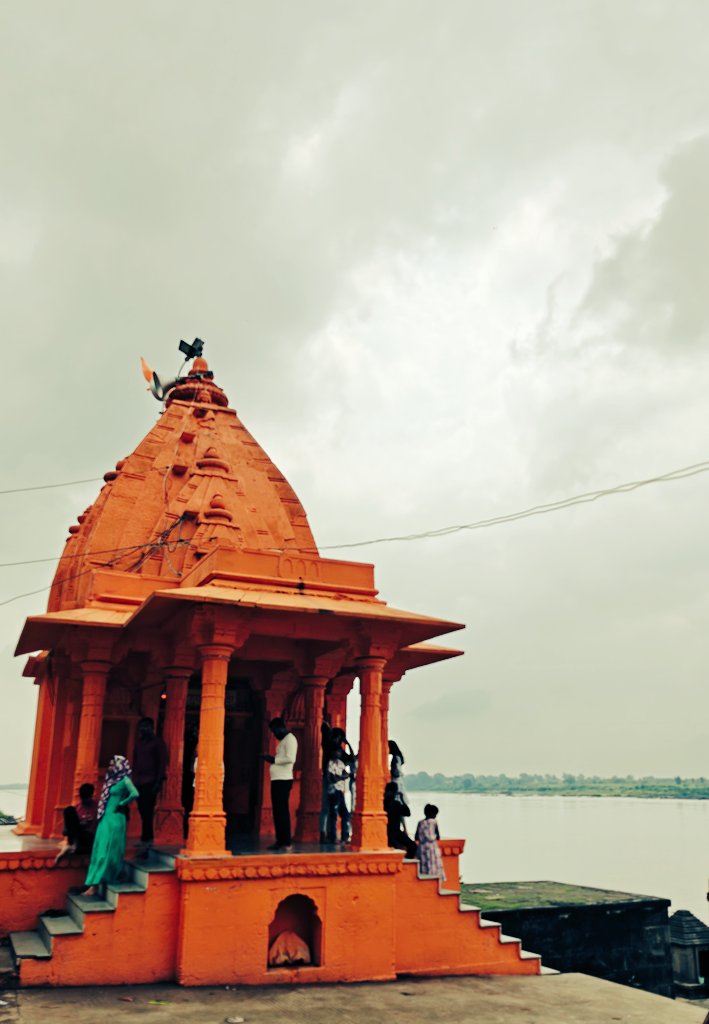 ManishJohari8's tweet image. Orange is more than just a colour; it’s a feeling. 
Sometimes a bridge between the Passion of red and the optimism of yellow. 

Bring out the orange warmth in you
#Navratri2025 
#theme_pic_world_orange
Parshuram Mandir
#Maheshwar
