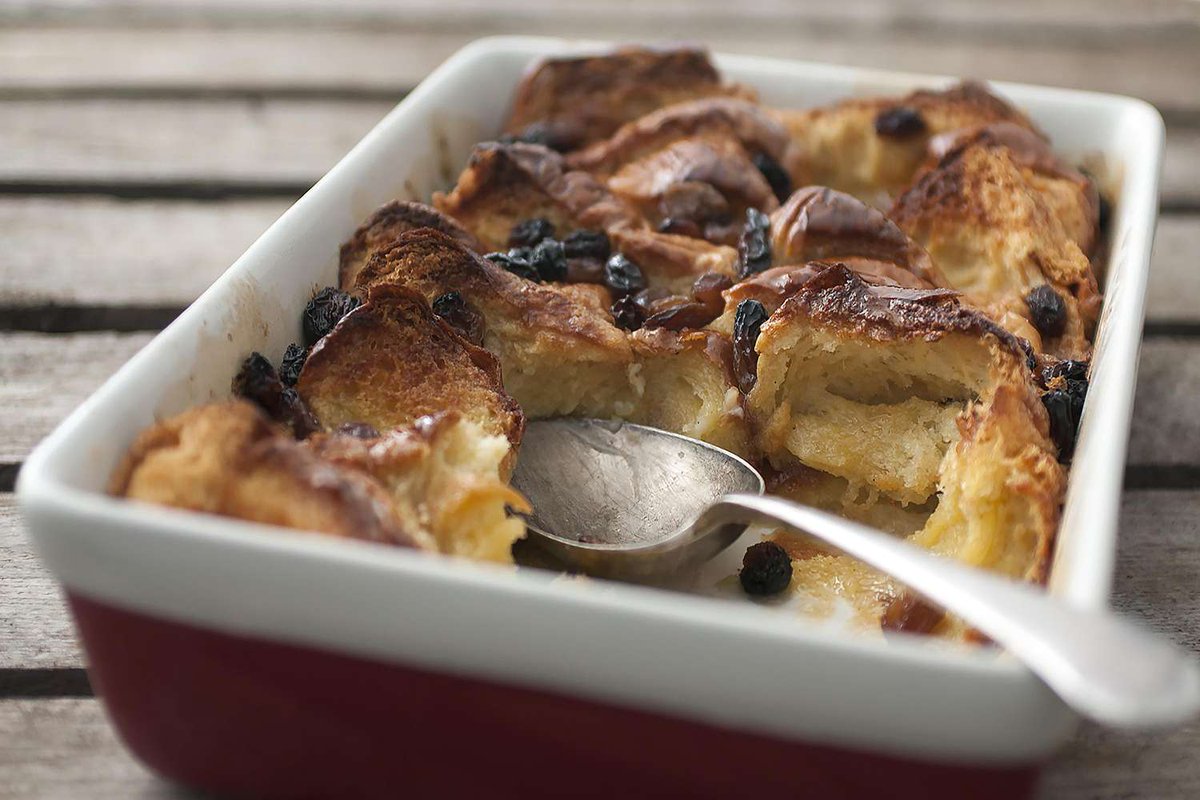 Friends! #FurryTails beloved Sunday carvery starts in just 2 short hours. 7:30 PM UK / 2:30 EDT. We will have our full menu, old favorites and a delicious bread and butter pudding! I do hope you'll be able to join us.