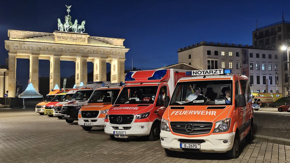 Bald ist es wieder Ende November und Zeit für:

8. ZNA | Berlin 
meets 
24. BERLINER RETTUNGSDIENSTSYMPOSIUM 
20.-22. November 

zna-rettung.de/index.php/prog…

#Berliner_Rettungsdienstsymposium #Rettungsdienst #Notfallmedizin #Rettungsdienstfortbildung
#zna #zna_symposium