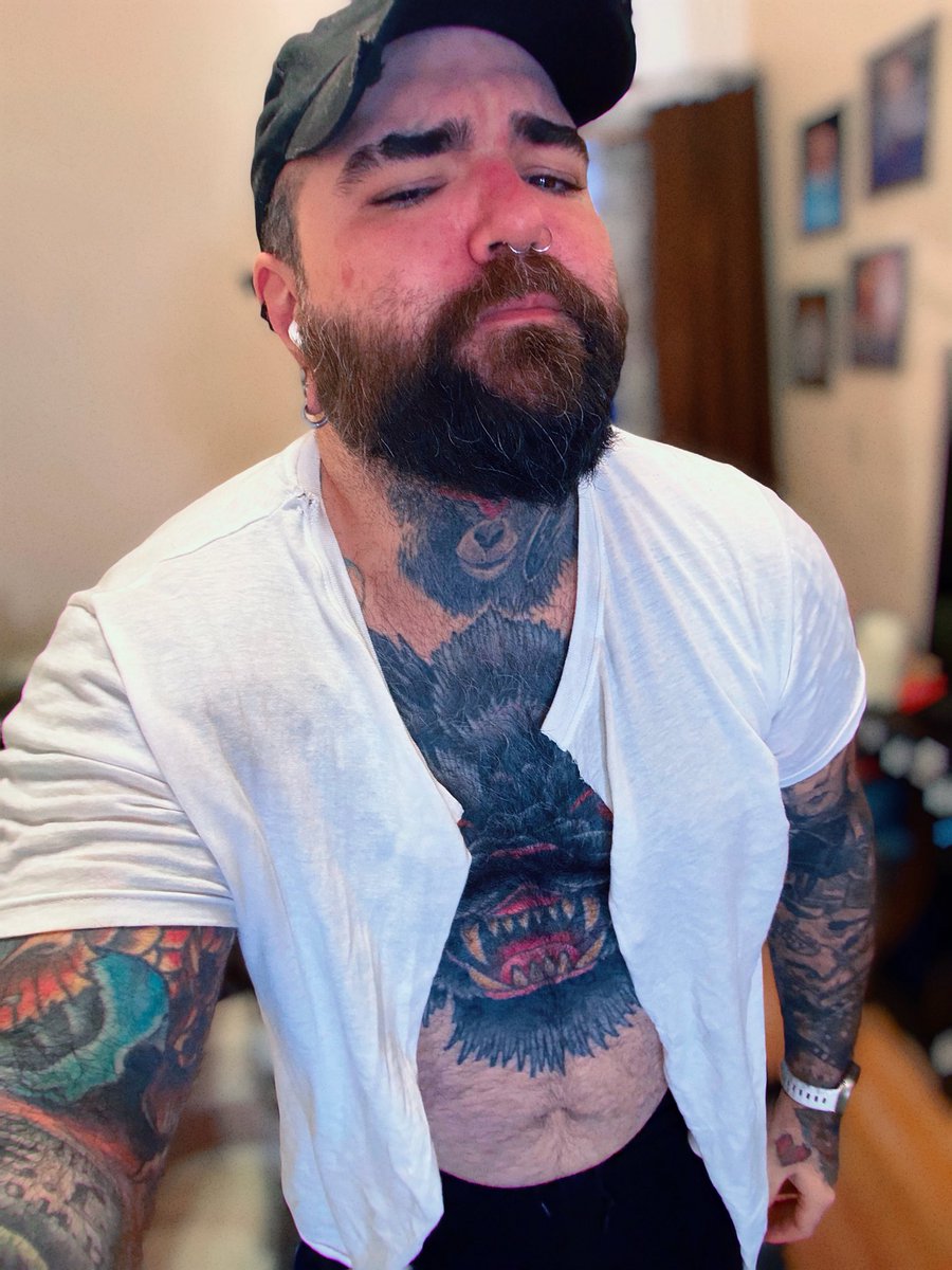 Did I waste a perfectly good white t-shirt for a 15 second video that I feel iffy about ? Yes. Will it be worth it? I mean, creators gotta create.

#bigboy #thickboy #thiccc #sworker