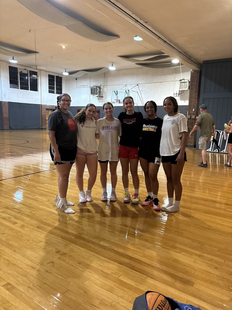 I can’t believe that AAU has come to an end I’m going to miss this so much. I’m so thankful for all of the relationships, friends, coaches, and memories that I’ve made. This has shaped me into the person I am today, and I’ll carry it with me forever. <a href="/AHS_WBB/">AHS Women’s Basketball</a> <a href="/ladyroyalselite/">Lady Royals Elite</a>