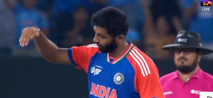 Jasprit Bumrah reaction after getting wicket of Haris Rauf IFYKYK 😜

#indvspak2025 #INDvsPAK #IndiaVsPakistan #AsiacupFinal