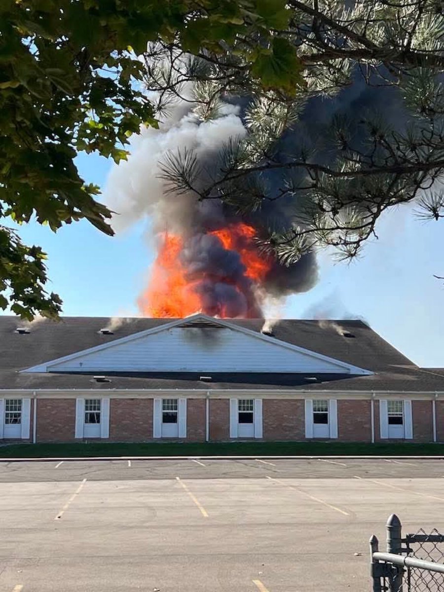 LucasSa56947288's tweet image. 🚨NEW: A shooter attacked an LDS chapel in Grand Blanc, Michigan this morning during sacrament meeting. Reports suggest 6–8 people were struck. The attacker is now down, and authorities say there is no further threat.  

Eyewitnesses say the assailant drove a truck through the