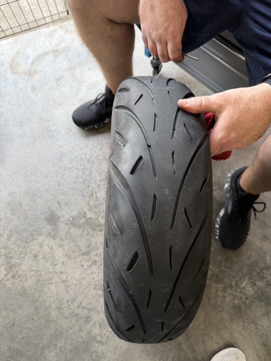 Dic_Ed1's tweet photo. Never again will I ever run @MetzelerMotoUSA #metzelertires on a motorcycle! Belts let go at 80 mph, tire only had 6,300 miles on it!! Pretty sure that new crease in my seat is permanent! #indianmotorcycle #indianchallenger https://t.co/z02N1spFh7