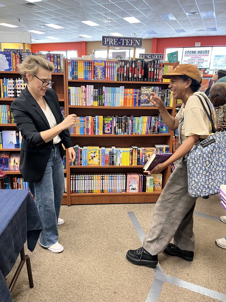 alienlesbian's tweet image. never kill yourself bc you can meet your heroes and be gay together for a second trying not to cry