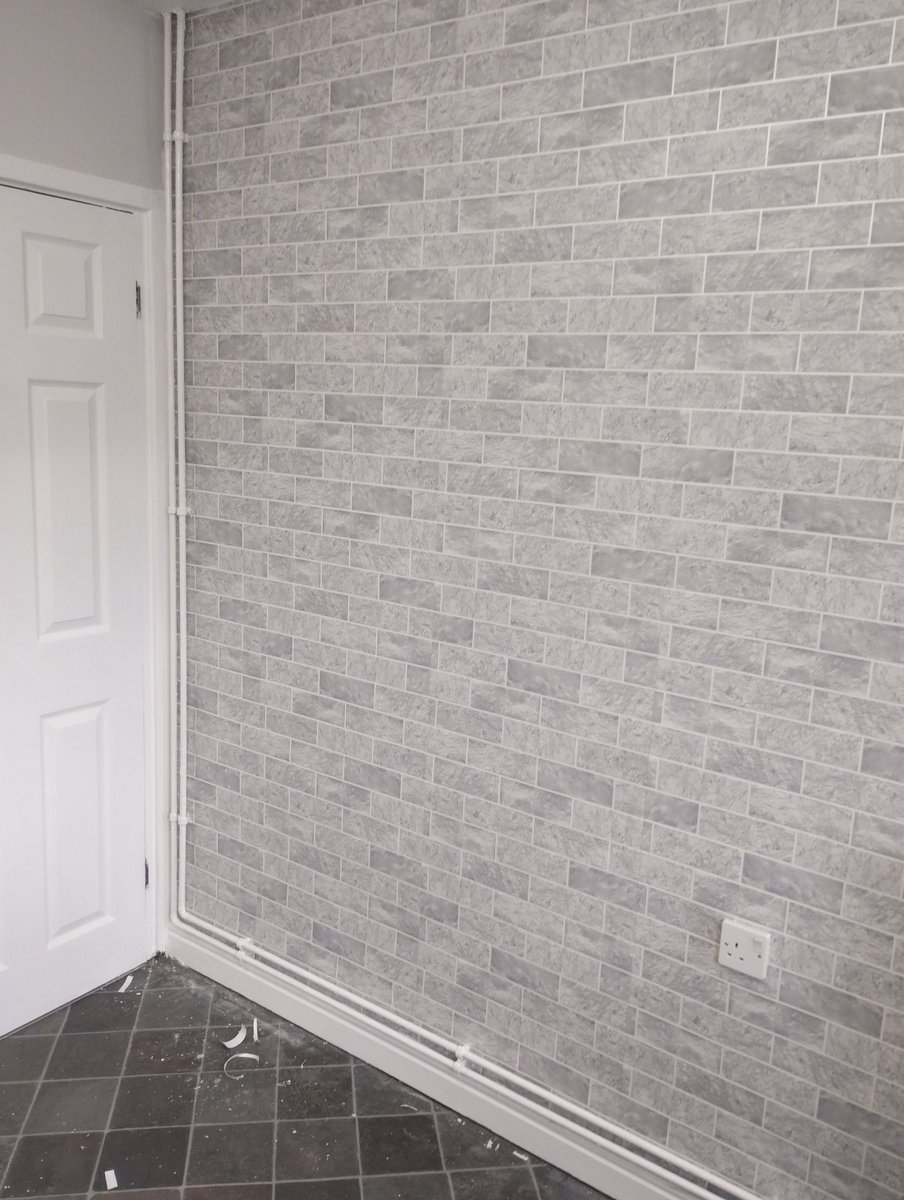 First wallpapering job since the 80's, last time it was chip paper, who remembers that? 🤣