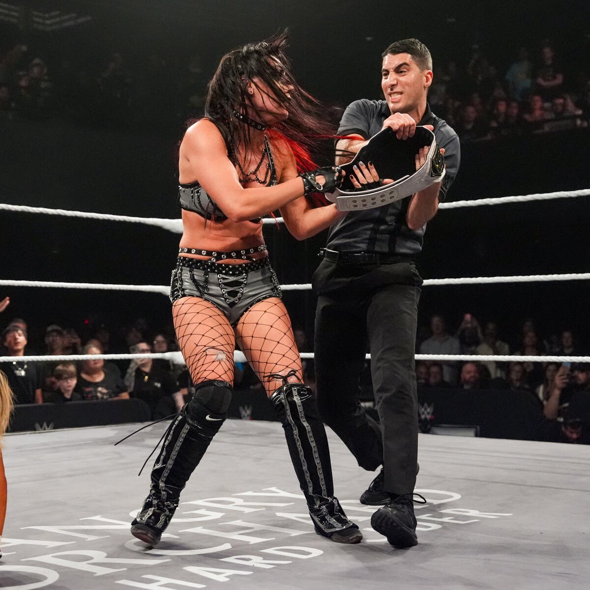 RockOutRockOn's tweet image. Even if it means letting someone else do my dirty work for me. I’d be an idiot (basically I’d be Lola) to not accept a helping knee if it’s being given. Fatal Influence knows this division is dead without me guiding it, and as we saw tonight, someone else believes it, too. 😹