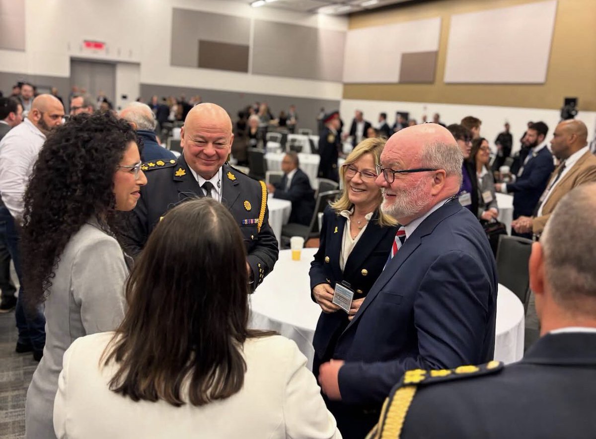 Happy Sunday, may peace, blessings, and success follow you this week. Every great achievement starts with a step, stay positive your Canadian dream is getting closer each day. 🇨🇦✨