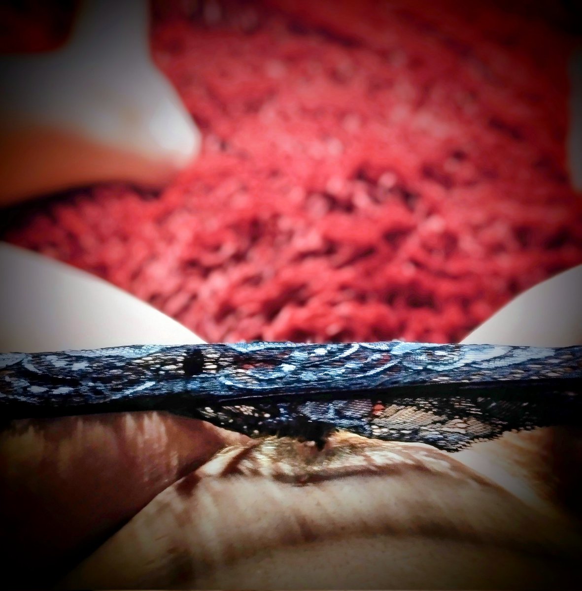 Hello les coquin.e.s, je vous souhaite une bonne soirée ✨💋
#DimancheDouceur #DimancheDentelle