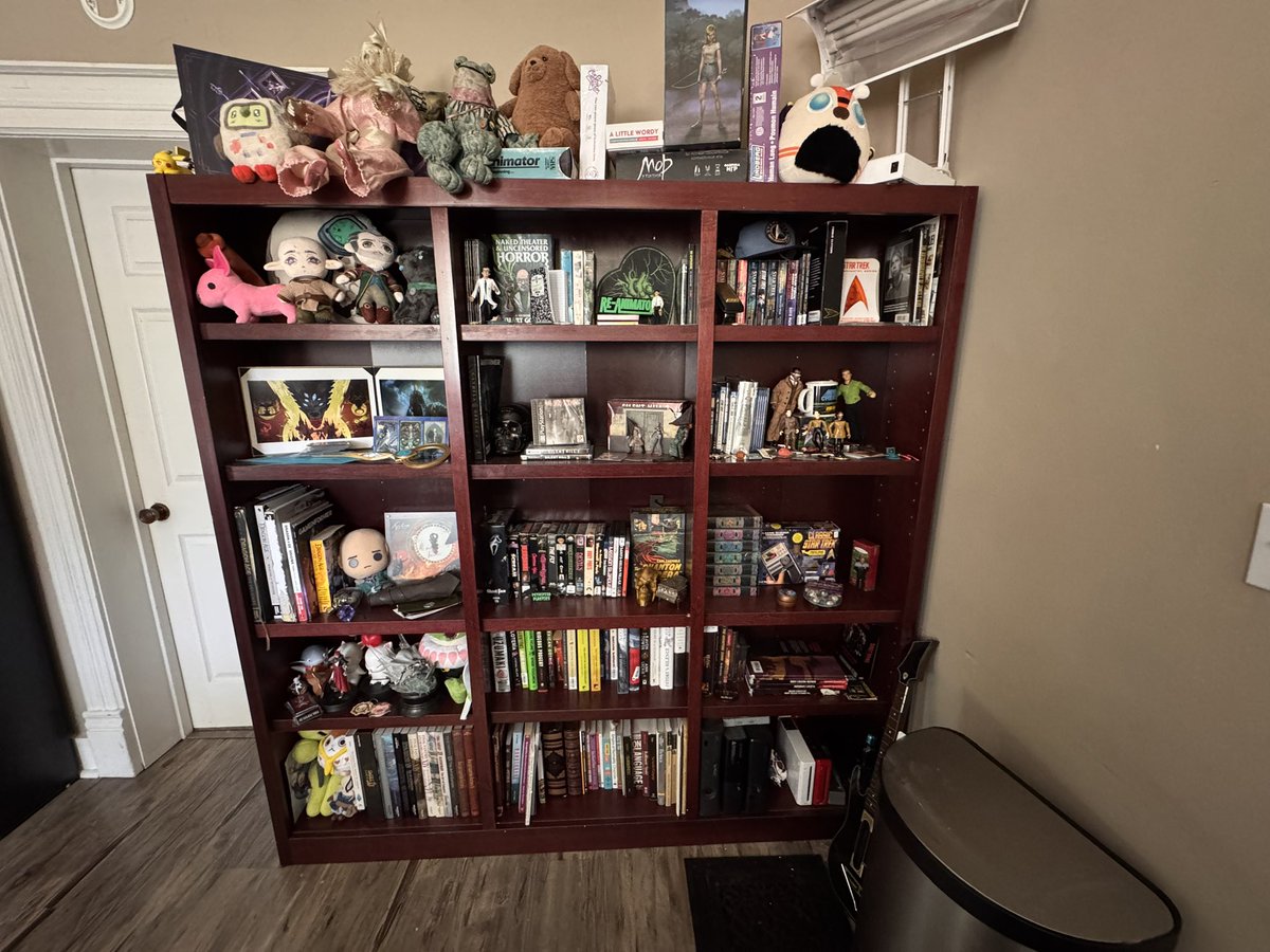 warmaliens's tweet photo. I love my shelf #myshelf I sometimes just look at it and go :) https://t.co/46mMsfcRsx