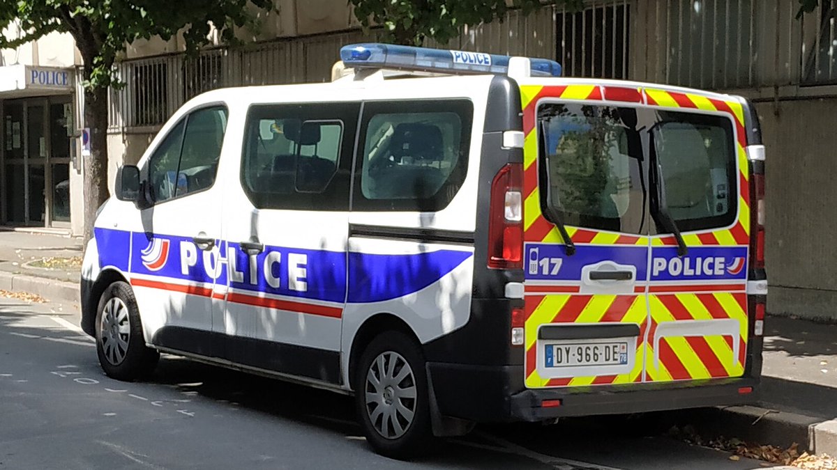 info_Paris_IDF's tweet image. 🔴 FLASH - #Montrouge : Trois individus ont été interpellés.

👉 Ils ont été arrêtés à la suite du vol d’un scooter à Antony, une ville voisine. Ils se trouvaient à bord d’un véhicule utilitaire dans lequel le deux-roues volé était entreposé. (PP) #HautsdeSeine