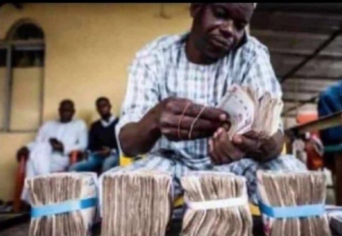 GoldenPray3's tweet photo. Raincoat and Umbrella Sellers after Rapperholic😂💵💵💵💵

#RapperholicTheHomecoming #Rapperholic https://t.co/Slv9LC5KPt