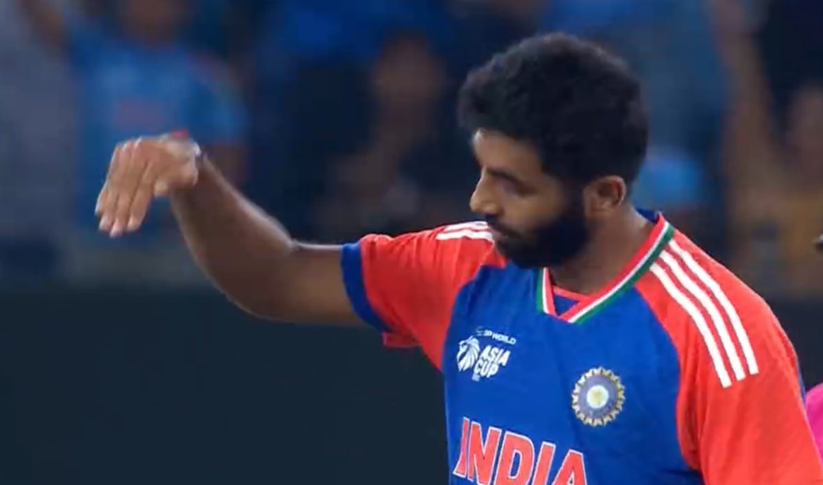 mbhakar2380's tweet photo. Jasprit Bumrah reaction after getting wicket of Haris Rauf IFYKYK 😜

#indvspak2025 #INDvsPAK #IndiaVsPakistan #AsiacupFinal https://t.co/klUzar70D0