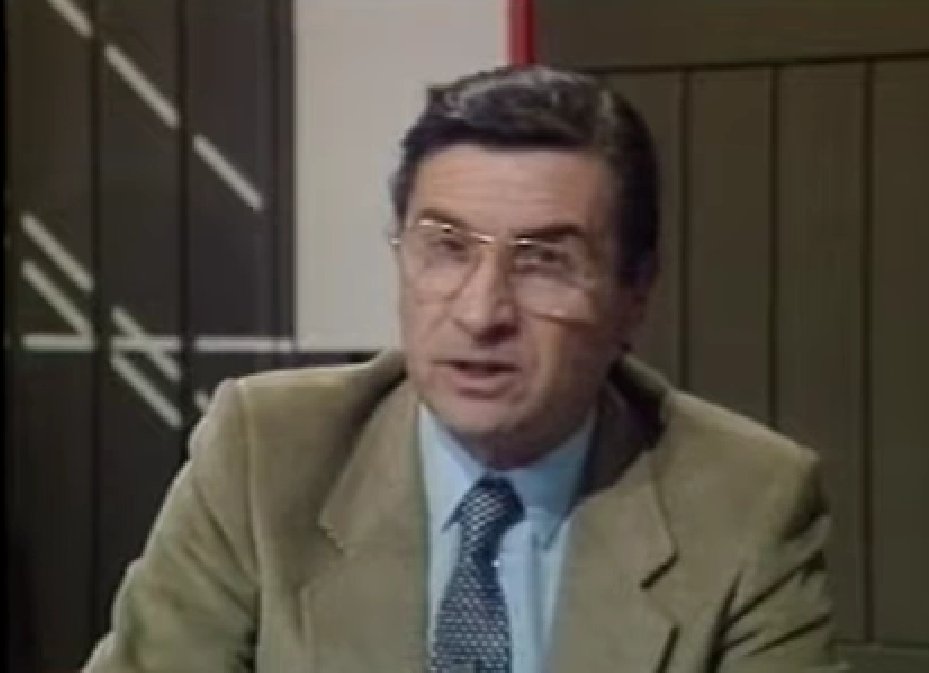 #unaTVfa Tanto sport, dom. 3 feb. ’91: Furio Focolari (1948-2025) si collega da Saalbach, dove Tomba domina la prima manche ma cade nella seconda; Camporese e Canè ko e Italia eliminata; Carlo Sassi (1929-2025) in moviola alla DS si sofferma sul rosso a Bacci in Parma-Lazio.