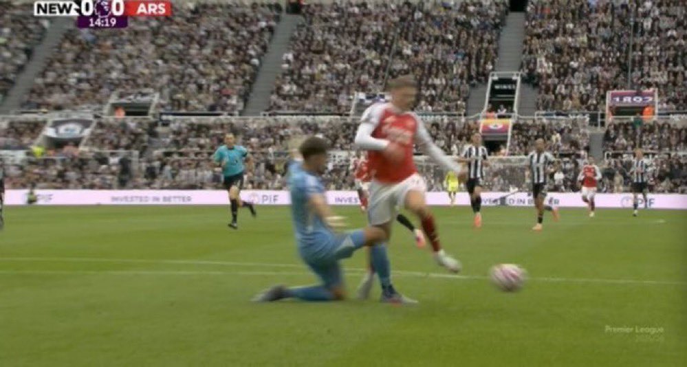 It simply does not matter if Pope has touched the ball before this contact. Gyokeres still has possession if he isn’t taken down, so it’s still a foul. It really is that simple.