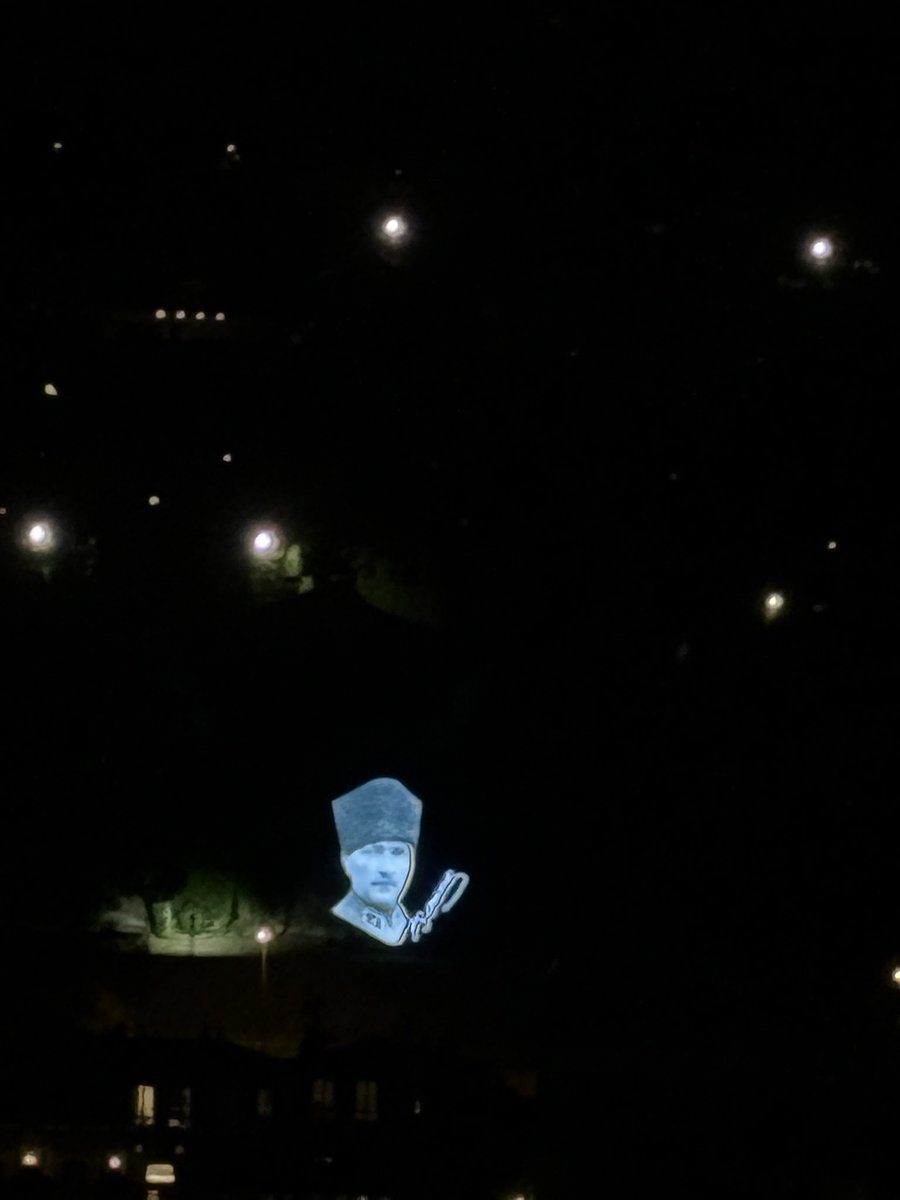 <a href="/gokmenozcan/">Gökmen Özcan</a> Buda gemiyle geçerken mükemmel görünüşü