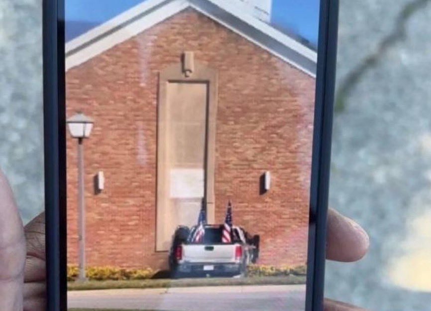 GuntherEagleman's tweet image. 🚨 An IED has just been pulled from a truck at the Michigan church shooting and fire.