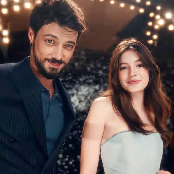 🔴 Trend Topic: #MertYazıcıoğlu

Oyuncu Mert Yazıcıoğlu, yeni dizileri “Kuruluş Orhan” ve “Kızıl Goncalar” ile gündemde. 

Hayranları oyunculuğunu çok beğeniyor, karizmatik buluyor ve projeleri için heyecanlı. Özellikle Mina Demirtaş ile rol uyumu (CünZey/MinMer) çok konuşuluyor.