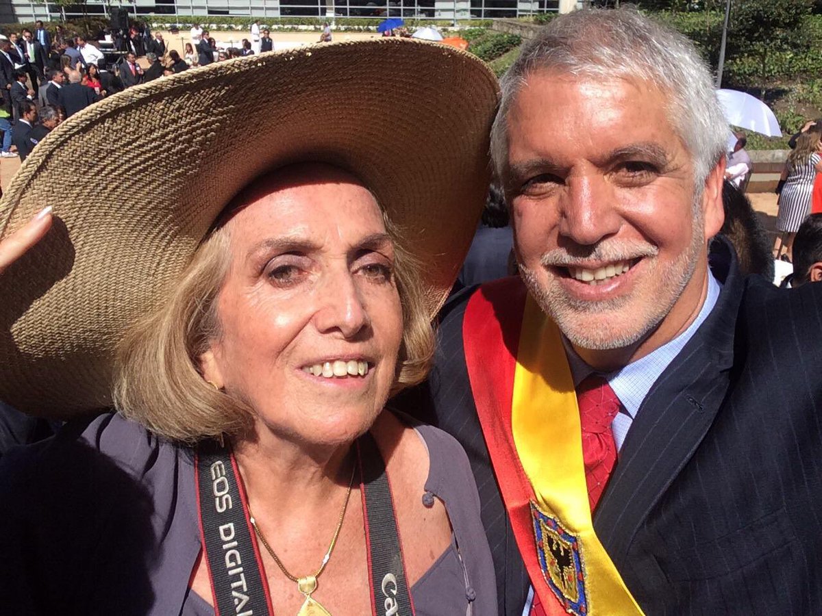 Me entristece la muerte de mi amiga Patricia Castaño, apasionada por la vida y por contribuir a una sociedad mejor, que tanto contribuyó a la cultura y al arte en Bogotá, a las bibliotecas, el teatro Santodomingo, etc, etc