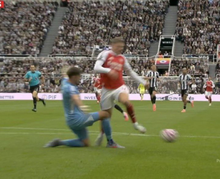 من نفس الجوله تعرف ان دوري يساق سوق لنادي معين

حوالي 20 سنه ارسنال يواجه نفوذ الاندية في قوادة التحكيم والى يومنا يعاني حتى مع زرع احدث التقنيات