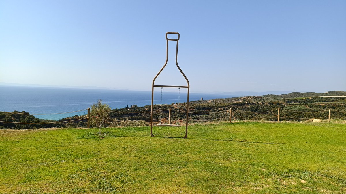 Μια μπουκάλα κούνια. Ένα μαγευτικό τοπίο και ένα οινοποιείο όνειρο. 
Ελάτε να σας γνωρίσουμε τα οινοποιεία της Καβάλας.
@ampeloeis