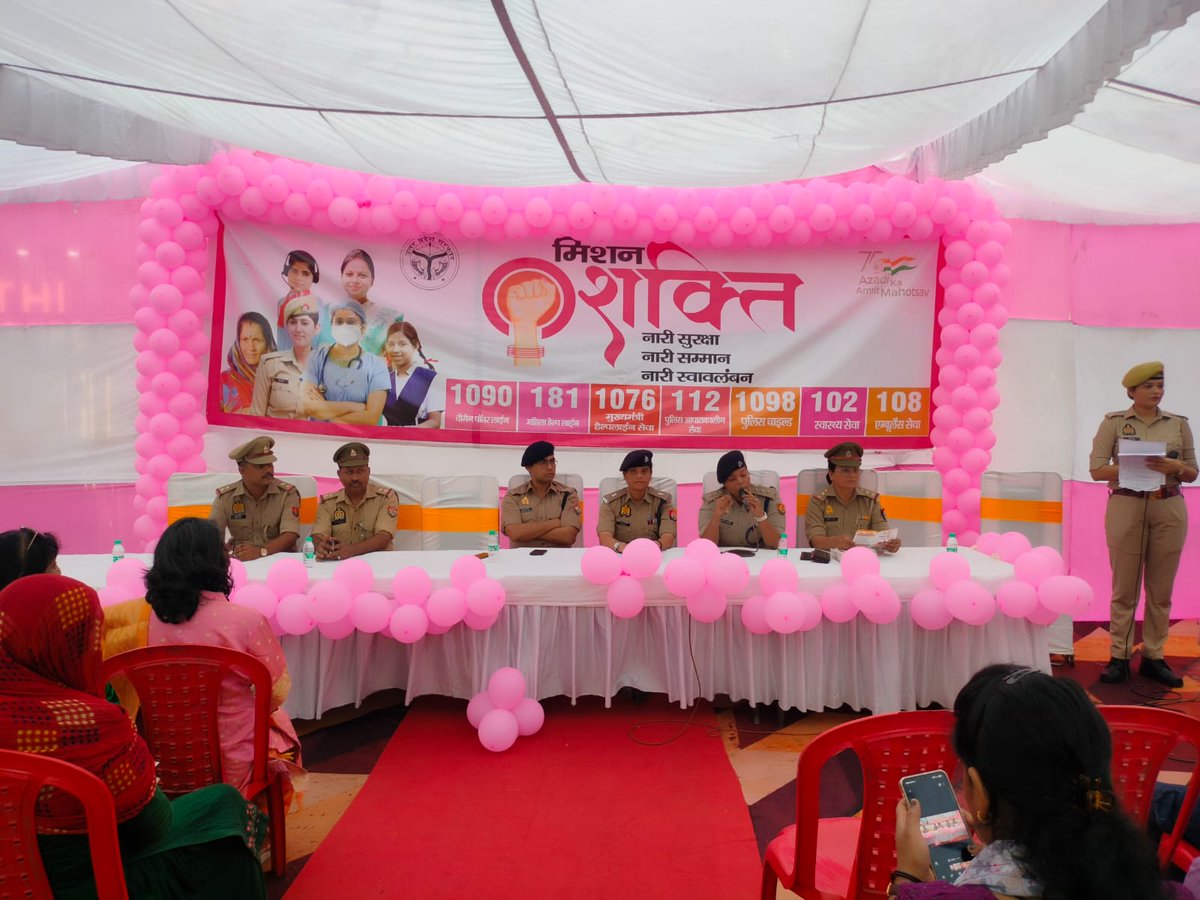 muzafarnagarpol's tweet photo. #SPCrime श्रीमती इन्दु सिद्धार्थ द्वारा मिशन शक्ति 5.0 अभियान के अन्तर्गत शिव चौक स्थित तुलसी पार्क में विशेष जागरूकता कार्यक्रम का आयोजन कर महिलाओं व बालिकाओं को सुरक्षा, आत्मरक्षा और समाज में सशक्तिकरण के महत्व के प्रति जागरूक किया गया।

#MissionShaktiUPP
#MissionShakti5 https://t.co/9gmjfQ1bYA