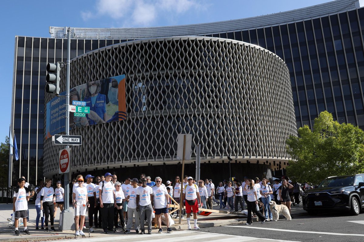 SG_OEA_OAS's tweet image. Feliz por acompanhar hoje meu amigo Jarbas Barbosa @DIROPSPAHO na #CaminhadaPelaSaúde organizada pela @opsoms em Washington, DC, no marco do seu 62º Conselho Diretor #CD62. Reafirmamos nosso compromisso de apoiar a #OPAS e suas iniciativas para promover e proteger a saúde e o…
