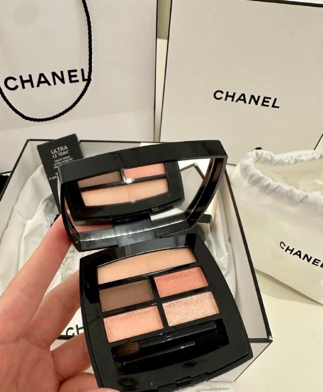 danicaloveenzo's tweet photo. Loving yourself is the beginning of lifelong romance~
#chanel #shopping #makeup https://t.co/1mND2YbEu6