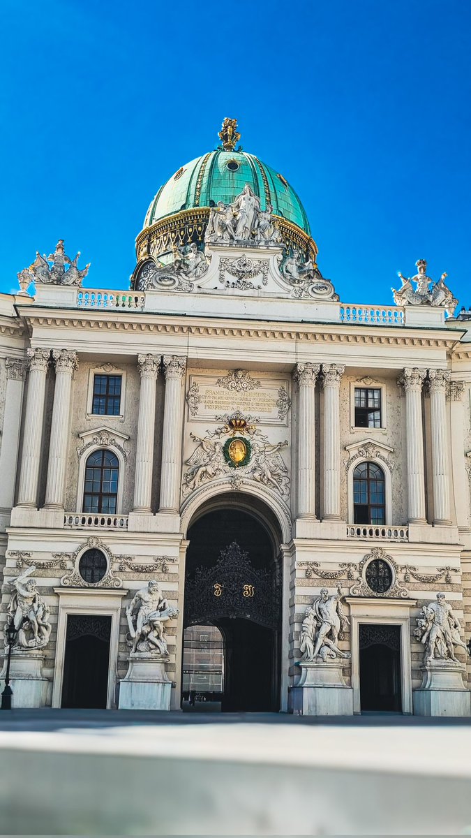 BuzzardGalactic's tweet photo. Architecture in Vienna is breathtaking. https://t.co/qISD5I0IZh