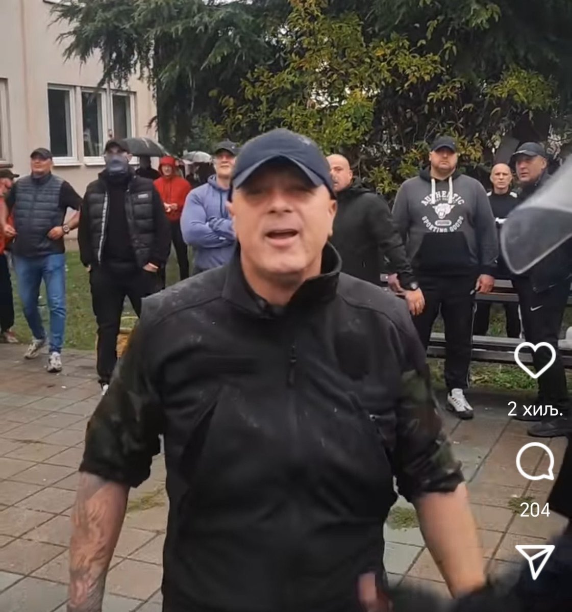 HULJIN ROB  I BATINAŠ ZORAN KNEŽEVIĆ  PRETI I VREĐA MIRNE GRAĐANE U BOGATIĆU, SMEĆE NAPREDNJAČKO.