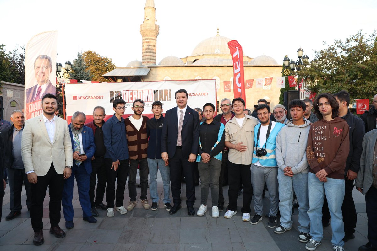 Genel Başkanımız Mahmut Arıkan, Erzurum’da Gençlik Kollarımız tarafından düzenlenen ‘Bi Derdim Var’ programında gençlerle buluştu.